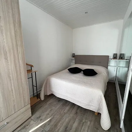 Climatise T3 Avec Piscine, Proche Et Commerces - - Fr-1-81-573 아파트 *