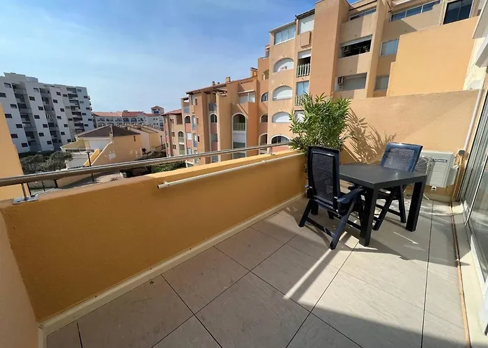 Climatise T3 Avec Piscine, Proche Et Commerces - - Fr-1-81-573 *